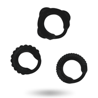 Addicted Toys Lot 3 C-Rings Noirs seul sur fond blanc