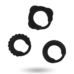 Addicted Toys Lot 3 C-Rings Noirs seul sur fond blanc