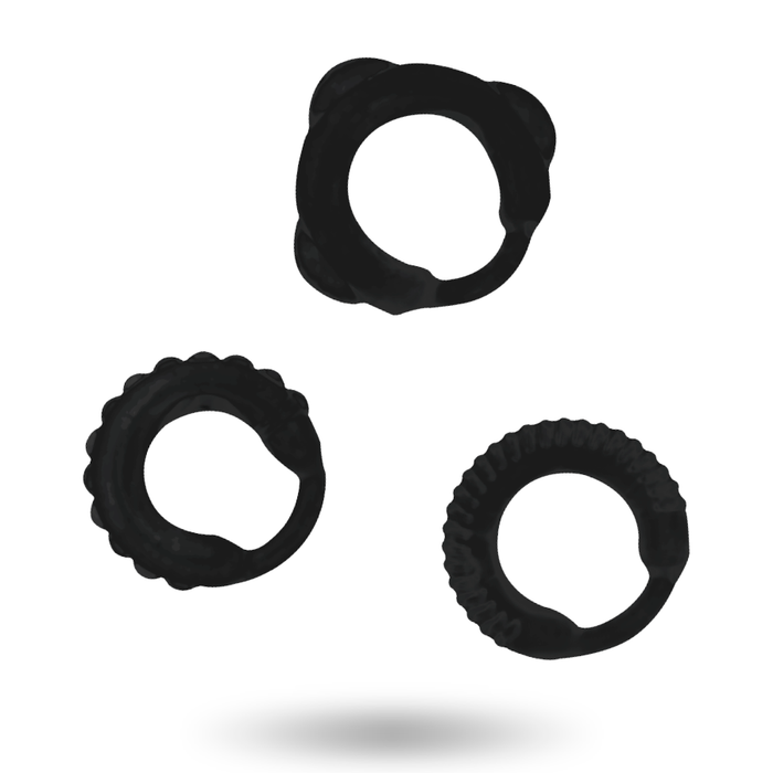 Addicted Toys Lot 3 C-Rings Noirs seul sur fond blanc
