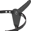 Harnais avec gode vibrant en silicone 15 cm noir seul sur fond blanc